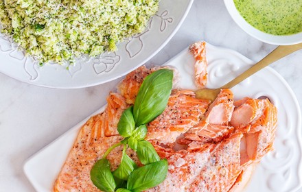 Ugnsstekt Lax Med Gron Couscous Och Basilikasas Foto Nurlan Emir Mathem2