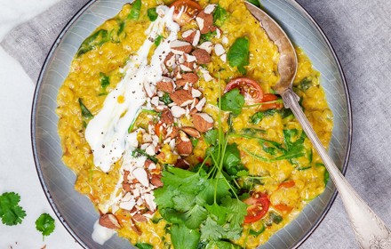 Indisk Daal Med Hackade Mandlar Foto Nurlan Emir Mathem2