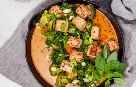 Vegansk Wok I Rodcurry Foto Nurlan Mathem2