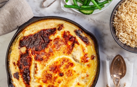 Parmesangratinerad Kyckling Med Gronsallad Foto Nurlan Emir Mathem